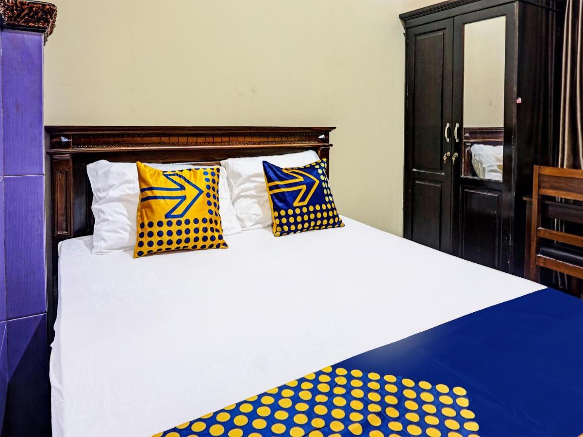 Spot On 1870 Graha Batu Mulia Hotell Eksteriør bilde